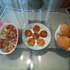 A picture of Sunday Burger with Butter Tossed Veggies.