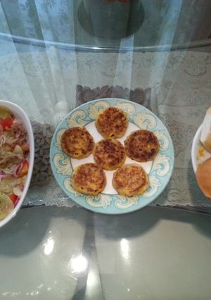 A picture of Sunday Burger with Butter Tossed Veggies.