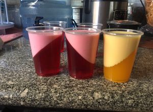 Una foto de Gelatina mixta leche y agua