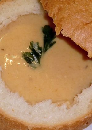 Sajtkrémleves recept cipóban recept fotója