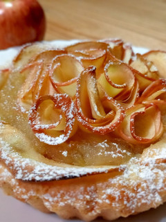 Una foto de Tarta de manzana con rosas de manzana