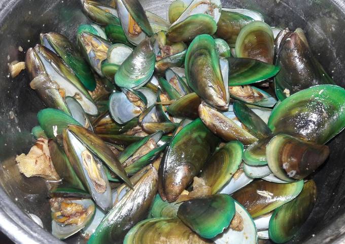 16. Kerang Hijau Kecap