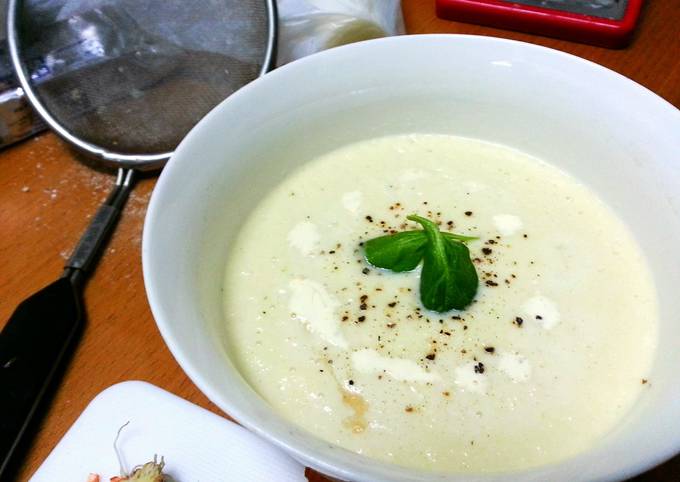 Cauliflower cheese soup