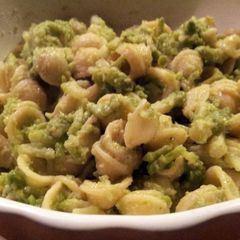 AMIEs ORECCHIETTE con i BROCCOLI(PASTA with BROCCOLI) A picture of AMIEs ORECCHIETTE con i BROCCOLI(PASTA with BROCCOLI).
