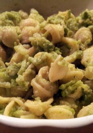 A picture of AMIEs ORECCHIETTE con i BROCCOLI(PASTA with BROCCOLI).