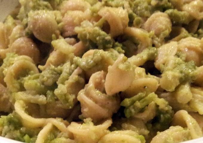 Simple Way to Prepare Any-night-of-the-week AMIEs ORECCHIETTE con i BROCCOLI (PASTA with BROCCOLI)