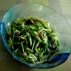 A picture of Mozuku Seaweed & Cucumber.