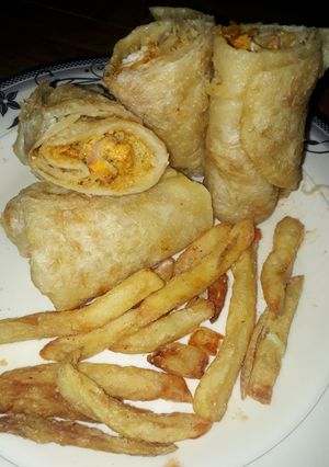 A picture of Chicken prataha roll.