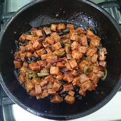 A picture of Stir fry tofu in black bean sauce.