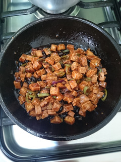 A picture of Stir fry tofu in black bean sauce.