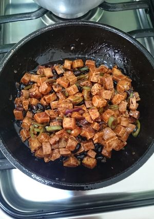 A picture of Stir fry tofu in black bean sauce.