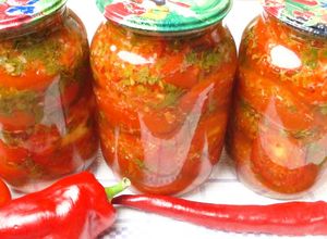 Фото Маринованные помидоры с хреном и чесноком | Pickled tomatoes with horseradish and garlic.