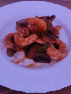 Una foto de Tierra y Mar - Langostinos con champiñones