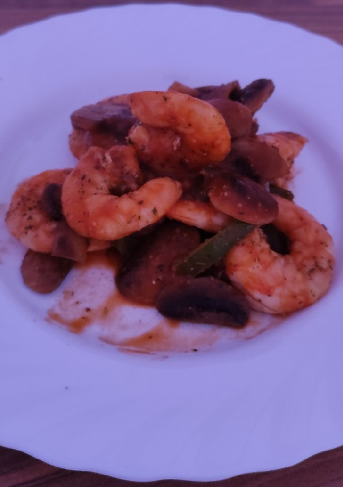 Una foto de Tierra y Mar - Langostinos con champiñones