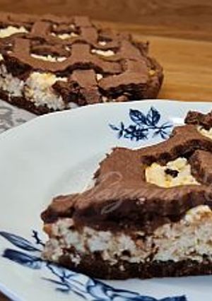 Glutén- és laktózmentes csokoládétorta túróval, kandírozott narancshéjjal recept fotója