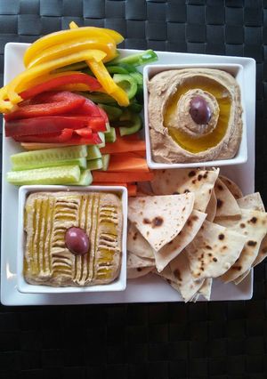 A picture of Hummus.