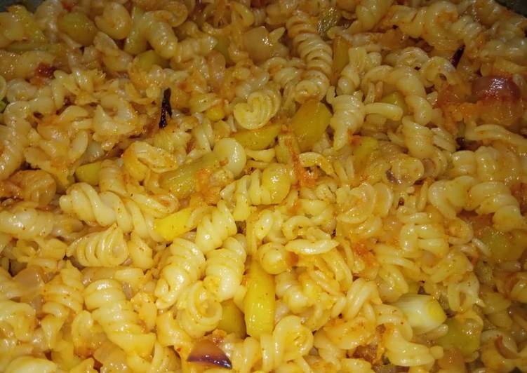 Tomato onion pasta