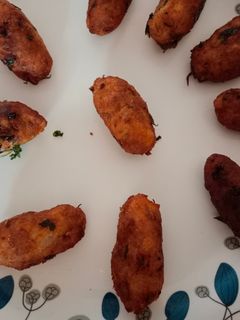 आलू कटलेट (aloo cutlet recipe in Hindi) रेसिपी मुख्य फोटो