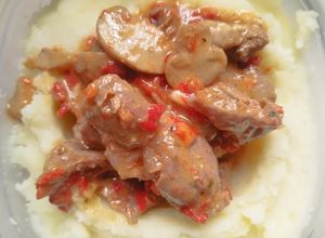 Una foto de Mollejas de Pollo al Jugo con Puré