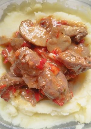 Una foto de Mollejas de Pollo al Jugo con Puré
