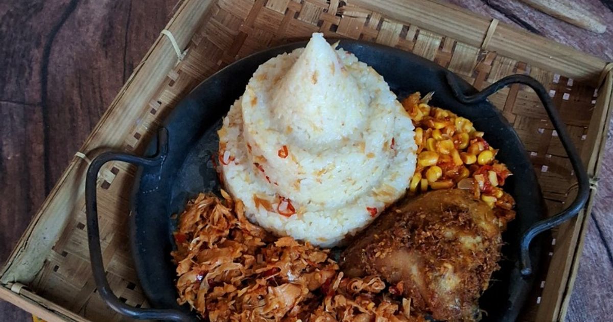 462. Tumpeng Nasi Bekepor Khas Kutai