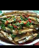 Ốc móng tay xào me