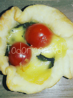 Una foto de Canastitas Rellenas Caprese