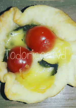 Una foto de Canastitas Rellenas Caprese