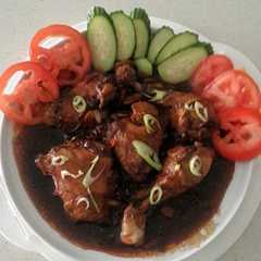 A picture of Ayam goreng mentega pedas manis.