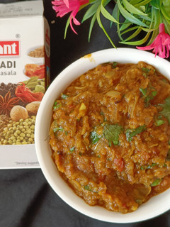 રીંગણનો ઓળો (Ringan Oro Recipe In Gujarati) રેસીપી મુખ્ય ફોટો