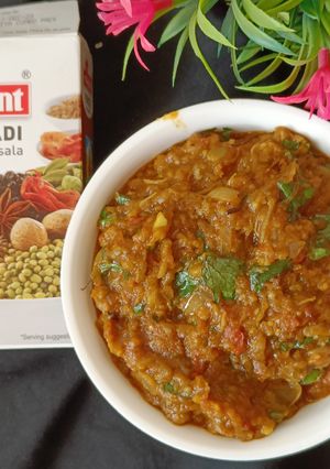 રીંગણનો ઓળો (Ringan Oro Recipe In Gujarati) રેસીપી મુખ્ય ફોટો