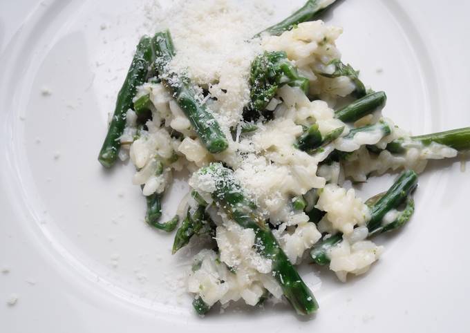 Asparagus risotto with parmesan
