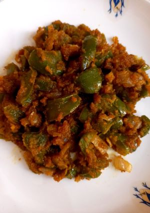 A picture of Capsicum with gram flour 🫑🫑🧅🧅.