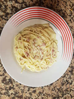 Una foto de Spaghettis con jamón