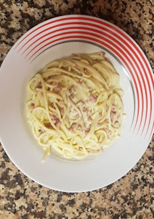 Una foto de Spaghettis con jamón
