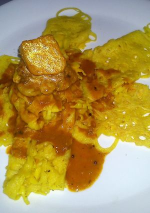 A picture of Roti Jala (Net Like Bread).