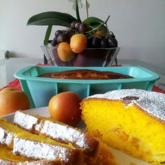 A picture of AMIEs Carrots & Apricot Bread.