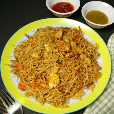 Chicken Hakka Noodles Recipe: How to Make Chicken Hakka Noodles Recipe