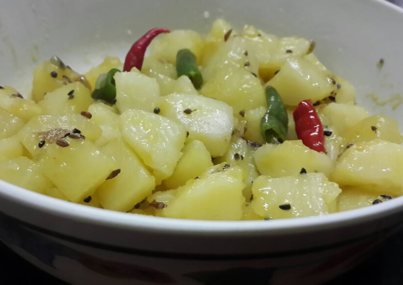 Sada Aloor Tarkari/ Bengali Style White Potato Curry