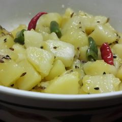 Sada Aloor Tarkari/ Bengali Style White Potato Curry A picture of Sada Aloor Tarkari/ Bengali Style White Potato Curry.