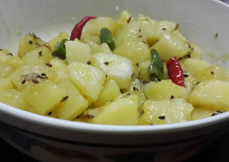 Monday Fresh Sada Aloor Tarkari/ Bengali Style White Potato Curry