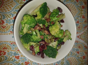Una foto de Ensalada de brócolis