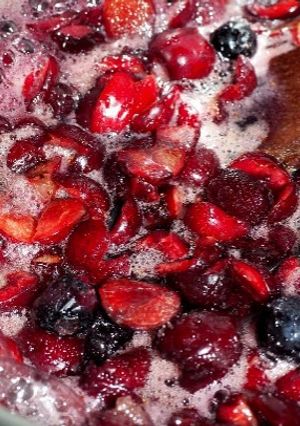 Foto de Compota de cerejas e mirtilos