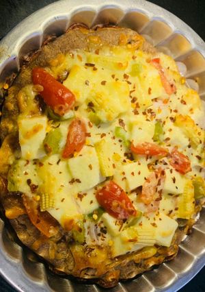 A picture of Ragi Cheese Brust Pizza.