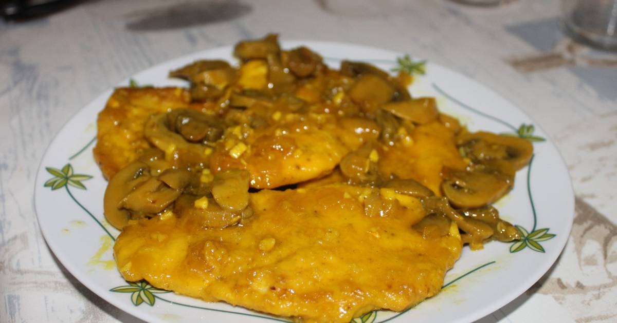 Filetes de pechuga de pollo en salsa de champiñones Receta de rquilon-  Cookpad