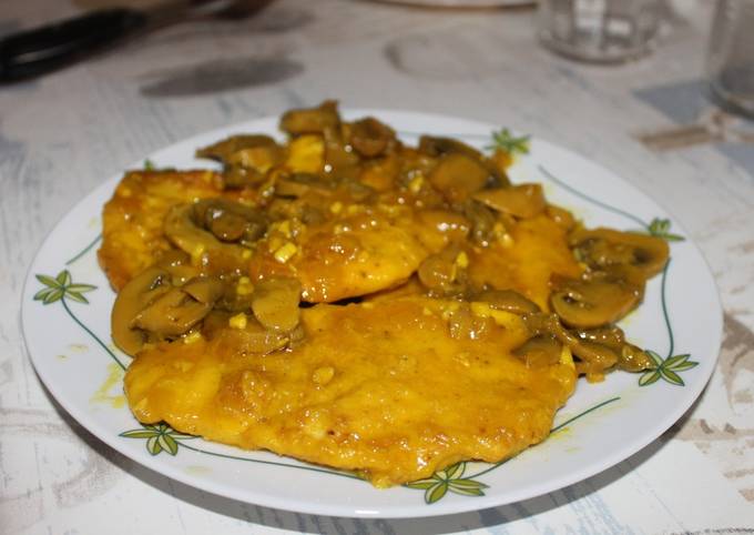 Filetes de pechuga de pollo en salsa de champiñones Receta de rquilon-  Cookpad