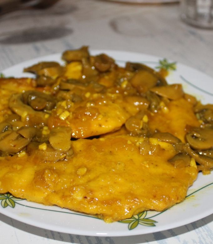 Foto principal de Filetes de pechuga de pollo en salsa de champiñones