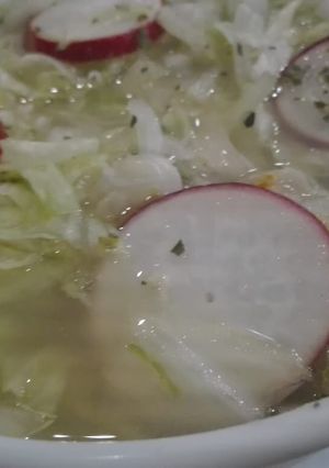 Una foto de Pozole de pollo