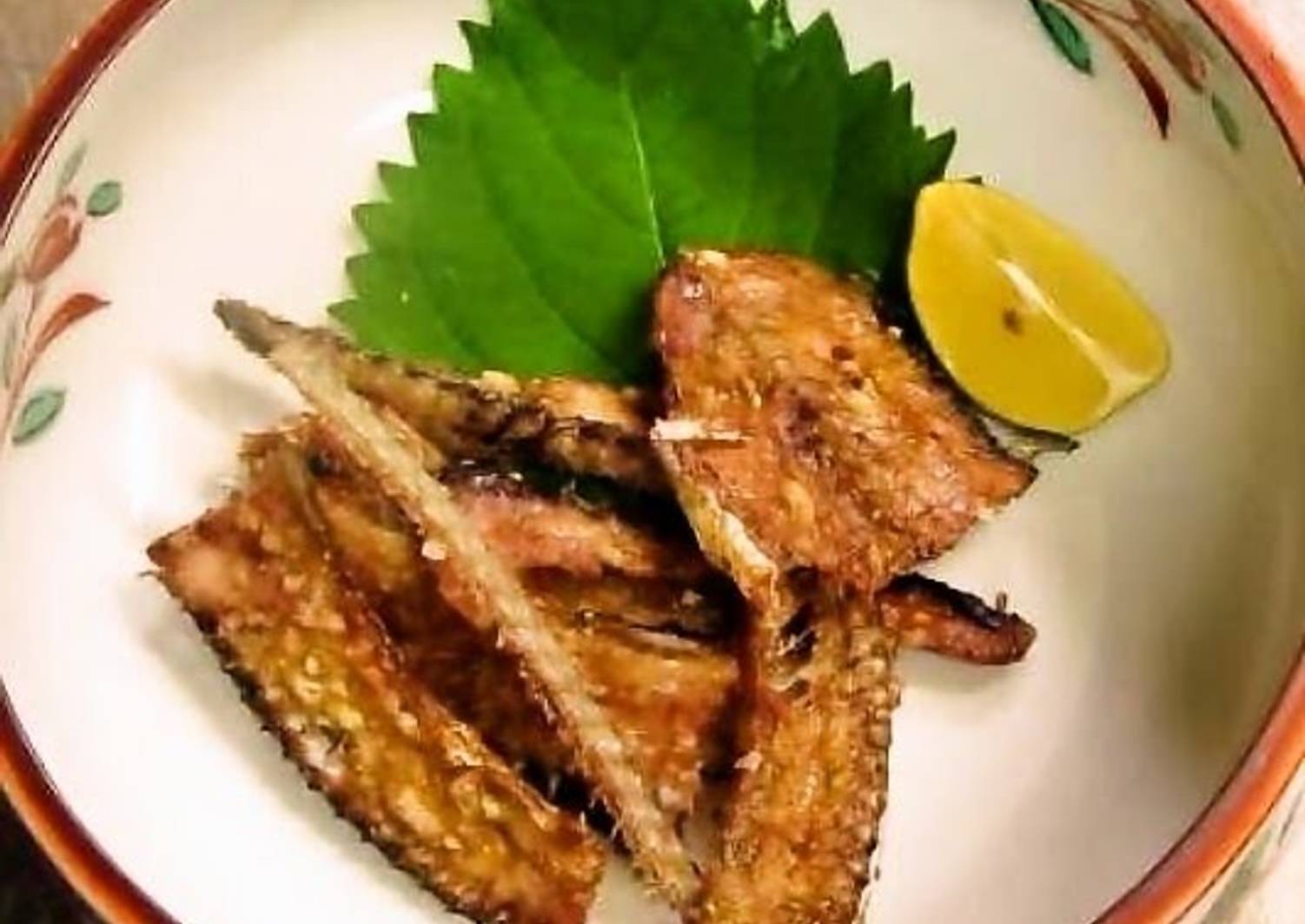 Pacific Saury and Horse Mackerel Bone Crackers in the Microwave Recipe
