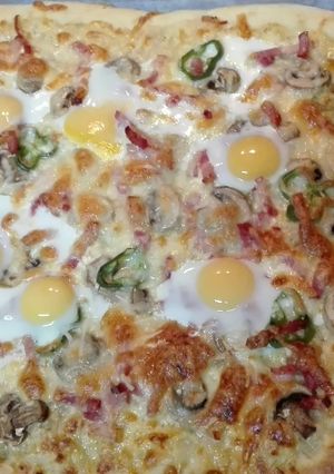 Foto principal de Pizza carbonara casera. Masa hecha en Thermomix